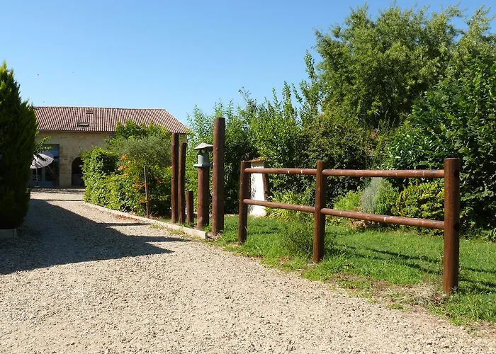 לינה וארוחת בוקר D'hotes Du Clos Semper Felix Sainte-Bazeille